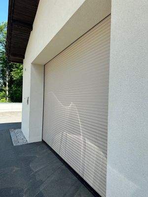 Große Garage Tor.jpg