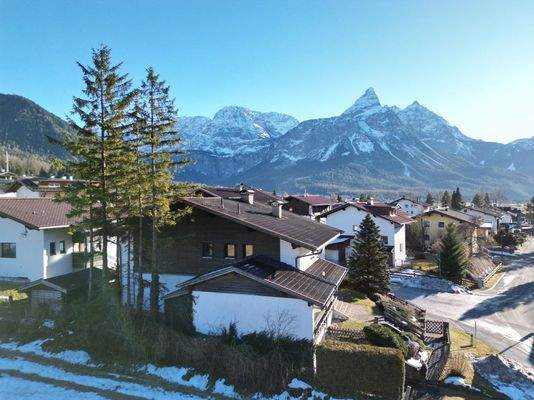 Liegt idyllisch zwischen Sonnenspitze...