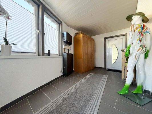 EG Windfang: Praktischer Eingangsbereich bietet Platz für Garderobe und AlltagssachenI