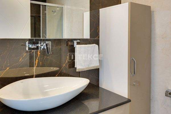 Residence Flat Next to the Beach in Kuşadası Kadınlardenizi