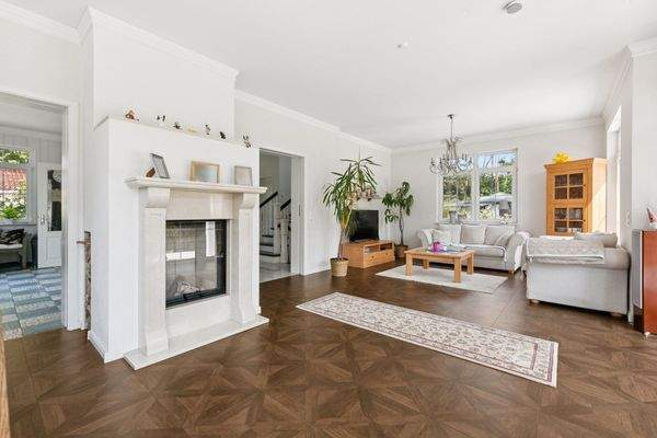 Wohnzimmer mit Kamin