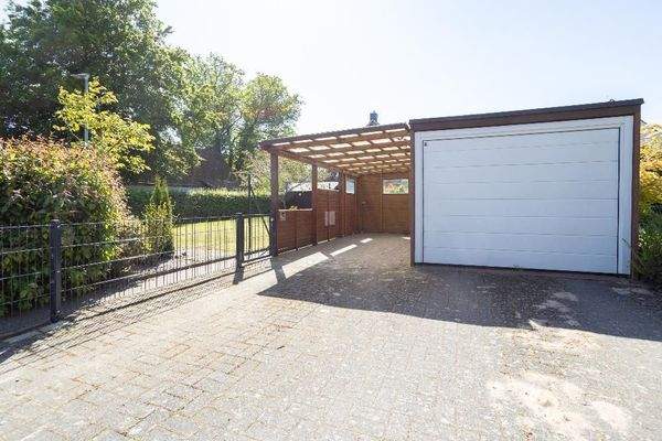 Die Garage und das Carport