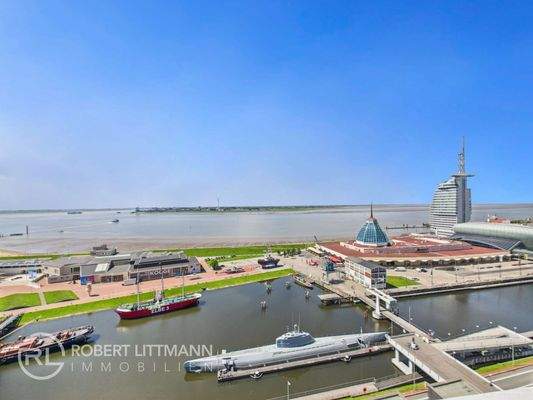 Balkon mit Hafenblick