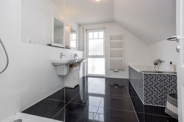 Badezimmer (BW+DU)