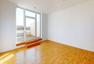 Schlafzimmer mit Zugang zur Terrasse