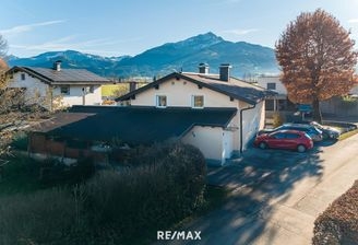 Luftaufnahme Haus mit Carport