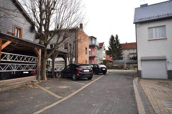 16 Zuwegung Hinterhaus und Parkplätze.JPG