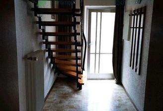 Treppenhaus und Hauseingang