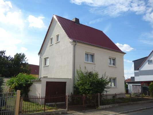 Haus seitl mit Garage