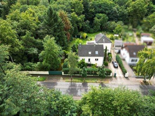 Villa mit Parkgrundstück und Pool in Beaumarais