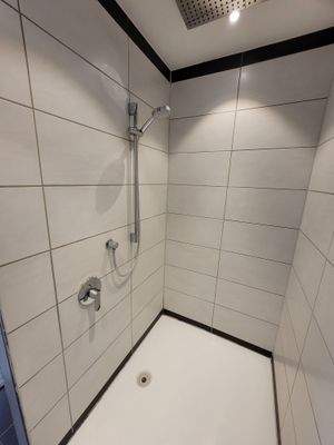 EG Bad mit ebenerdiger Dusche