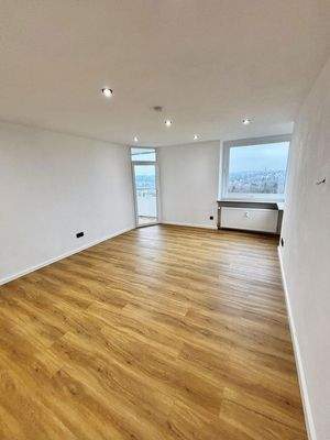 Wohnzimmer mit Balkon