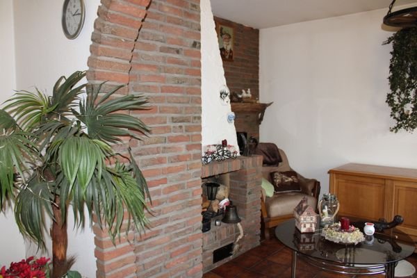Wohnzimmer Kamin.JPG