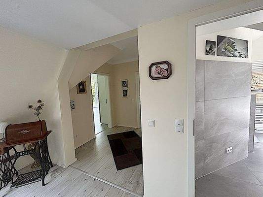 OG rechts zum Bad links zu den Zimmern