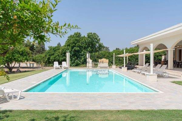 Prestige-Immobilie mit Gästehaus und weitläufigem Grundstück im Süden Sardiniens