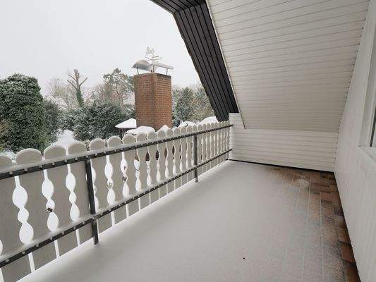 Loggia mit Blick in den Garten