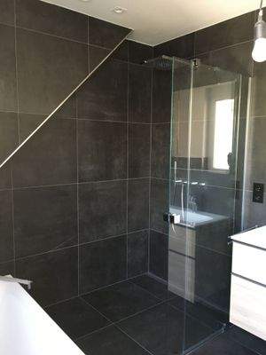 Badezimmer Wanne u. Dusche