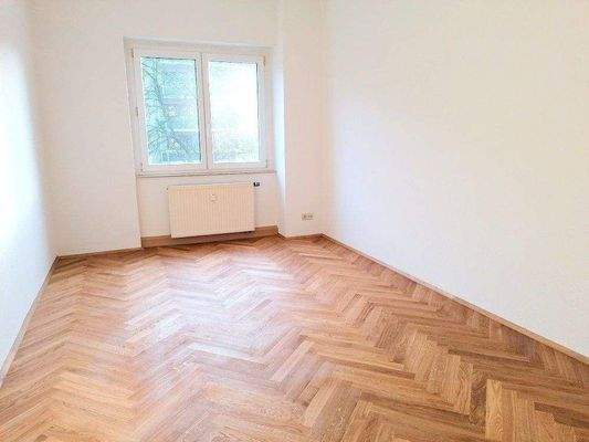 Kinderzimmer 2 mit Parkett