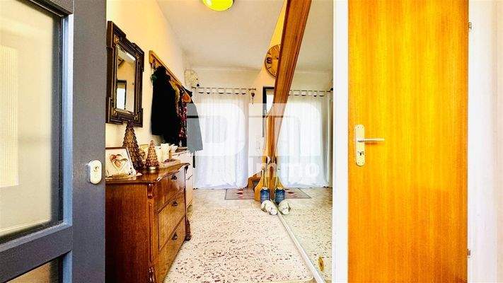 EG Haupteingang / Windfang / Treppenaufgang