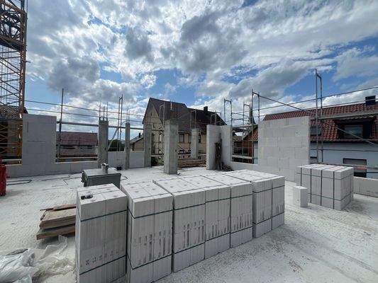 1. OG - Fertigstellung Wände + Decke (2).JPG