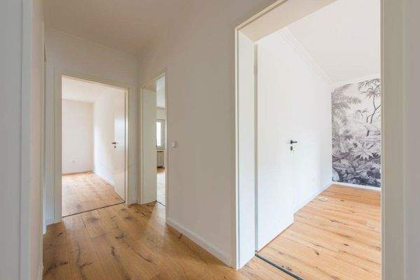 Flur und Zimmer mit Parkett