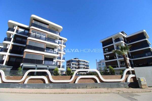 1 and 2-Bedroom Flats in a Complex with Pool in Antalya Lara