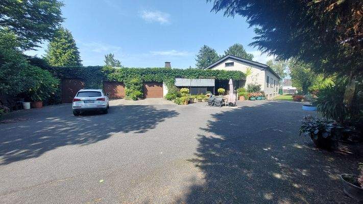 Haus-/Garagenansicht