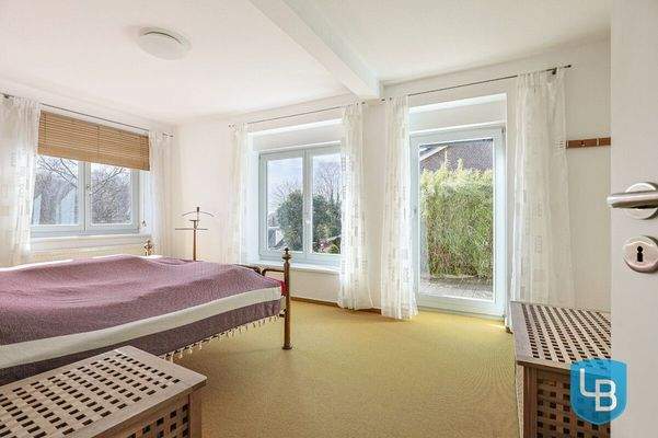 Großzügiges Zimmer mit Einbauschrank im EG ...