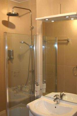 Badezimmer - Dusche + Wanne.jpg