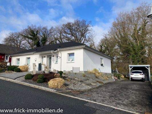 Haus und Carport (Ostansicht).JPG