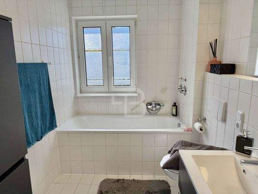 Wannenbad - gepflegt und modern