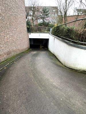 Einfahrt zur Tiefgarage