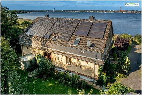 Blick über das Haus nach Schleswig