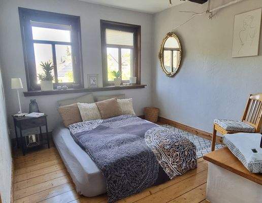 Schlafzimmer (im Grundriss Büro)