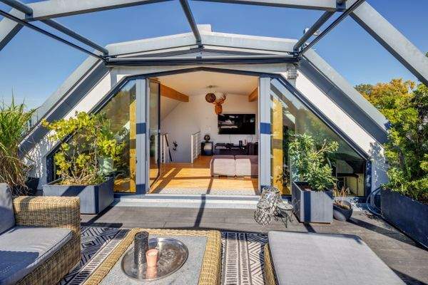 Dachterrasse mit Blick zum Atelier