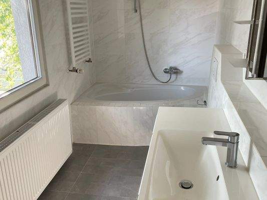 Badezimmer / Badewanne 