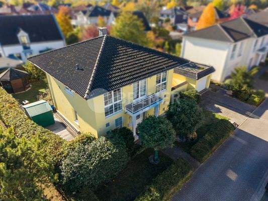 Luftansicht Straßenseite