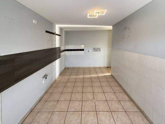 großzügige Küche...