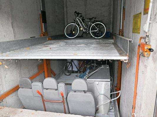 Doppelstock-Parkplatz