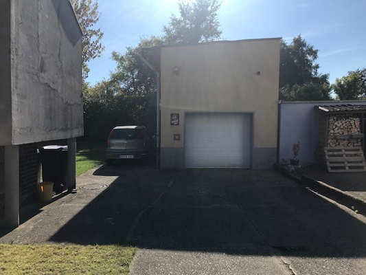 Die Garage mit Stellplatz