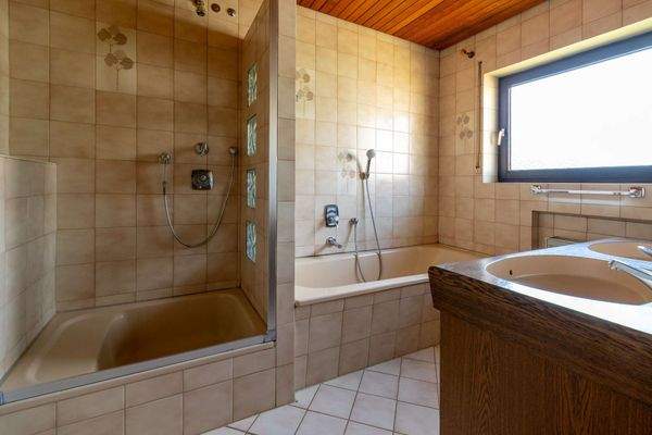 Rechtes Haus: Tageslichtbad