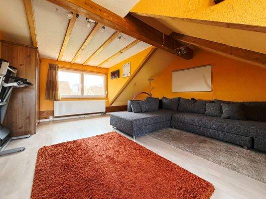 ausgebauter Dachboden mit ca. 16 m² (nicht Bestandteil der berechneten Wohnfläche)
