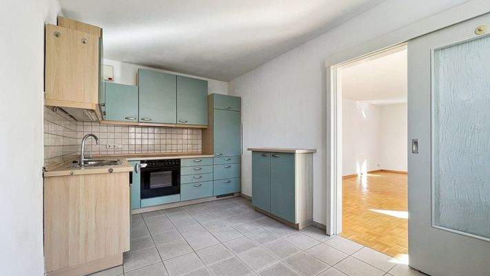 Küche mit Einbauküche