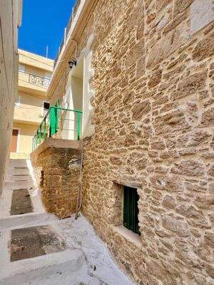 Kreta, Sitia: Steinstadthaus mit Terrasse zu verkaufen