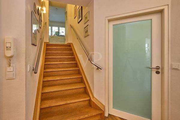 Interner Aufgang zum Obergeschoss Hauptwohnung