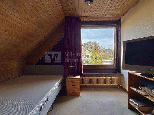 1. Zimmer links mit Fenster