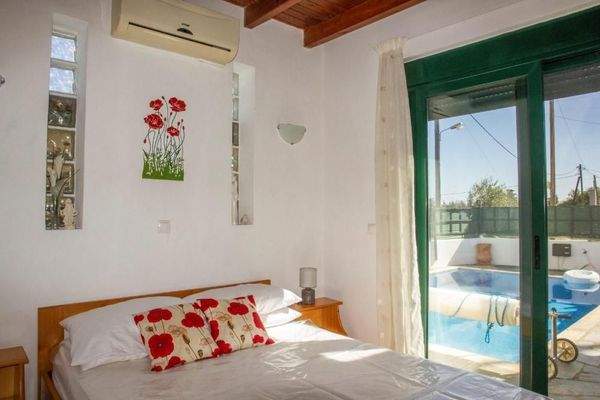 Kreta, Maleme: Traditionelles kretisches Haus zu verkaufen, nur wenige Schritte vom Strand entfernt