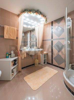 Badezimmer neben Gästezimmer