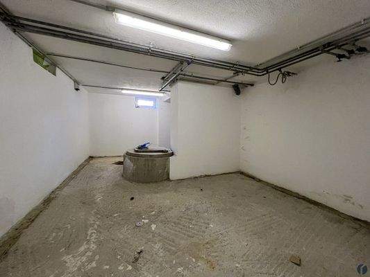 Kellerraum mit Hausbrunnen