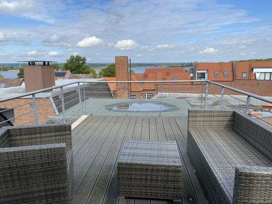 17 Ausblick Dachterrasse 2.jpg